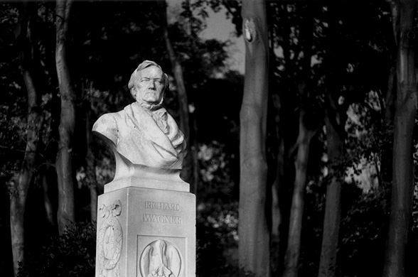File:Richard Wagner bust in Venice.jpg