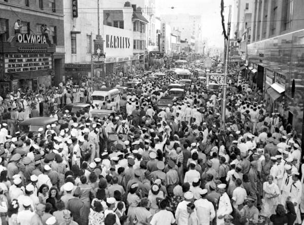 File:Flaglerstreet Miami 1945.jpg