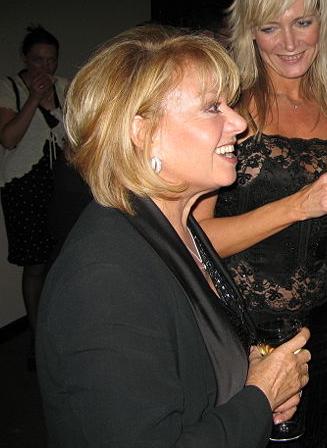 File:Elaine Paige Annie Skates.jpg