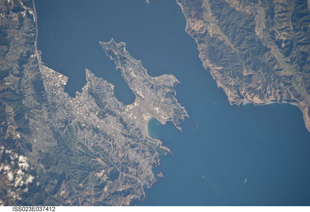 File:Wellington, New Zealand.JPG