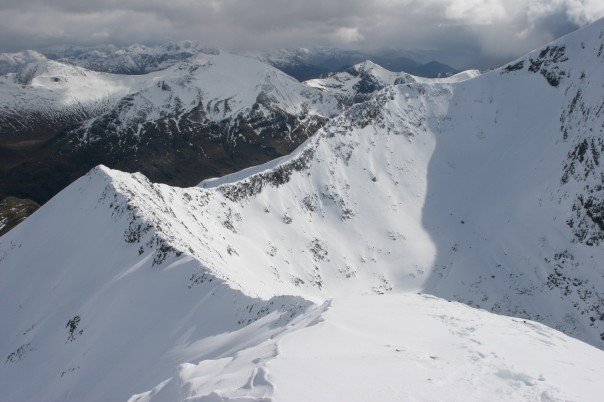 File:Carn Mor Dearg arete.jpg