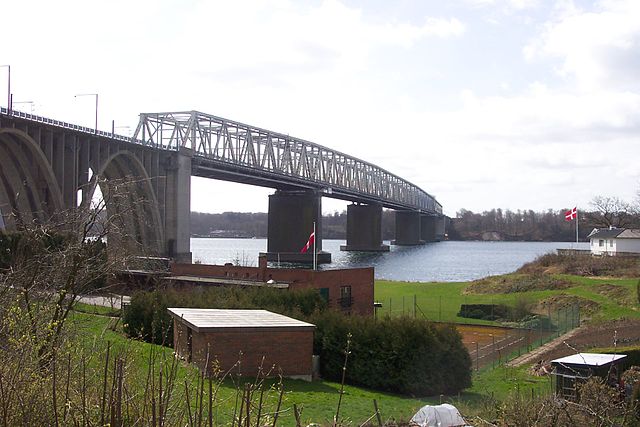 File:The Little Belt Bridge (1935) (far).jpeg