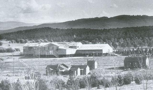 File:Yarralumla woolshed 1925.jpg