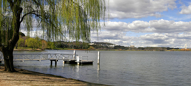 File:Lake burley griffin04.jpg