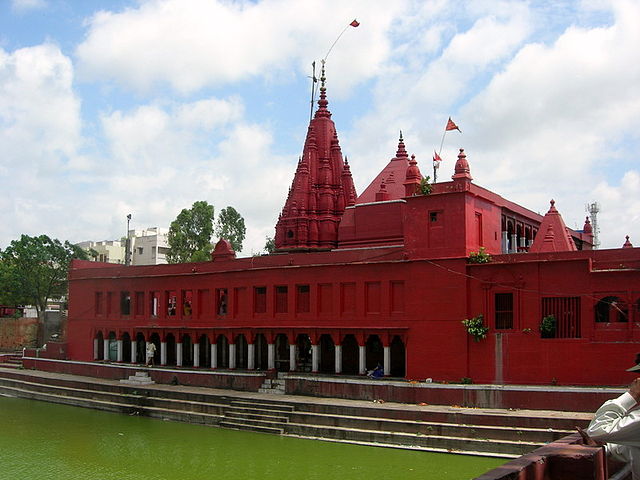 File:Varanasi India .jpg