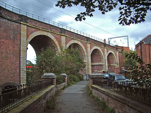 File:2004-10-09 Bridge over A49.jpg