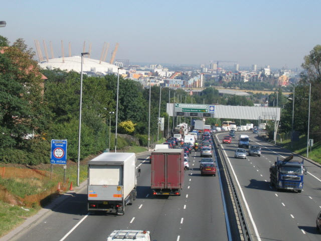 File:Rush hour on the A102 - geograph.org.uk - 205323.jpg