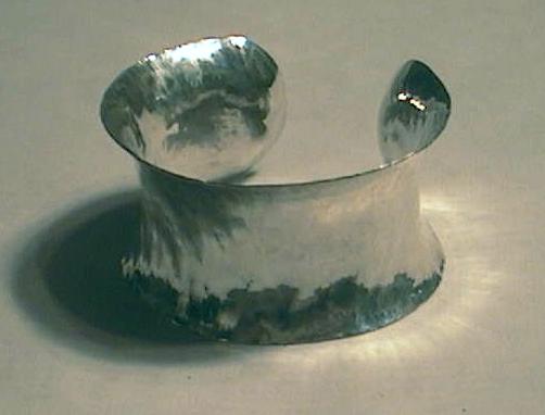 File:Bracelet modern anticlastic.jpg