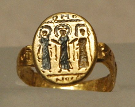 File:Wedding ring Louvre AC924.jpg