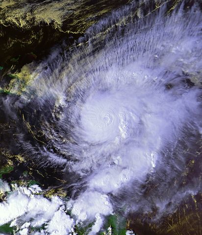 File:Hurricane Lenny 17 nov 1999 2004Z.jpg