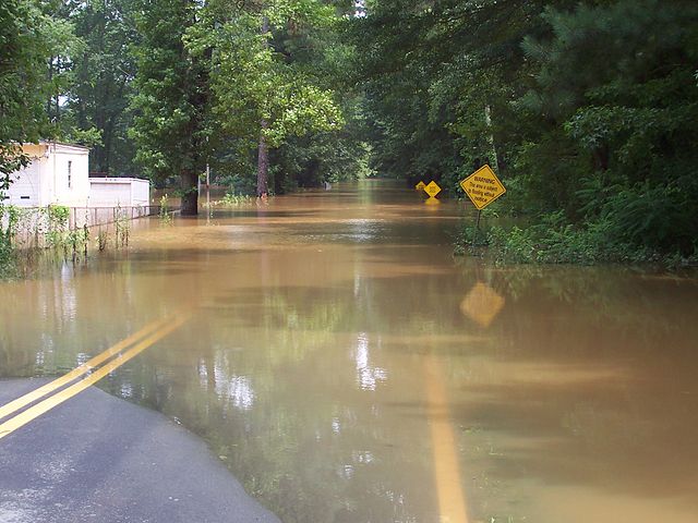 File:SweetwaterCreekFlood2005.jpg