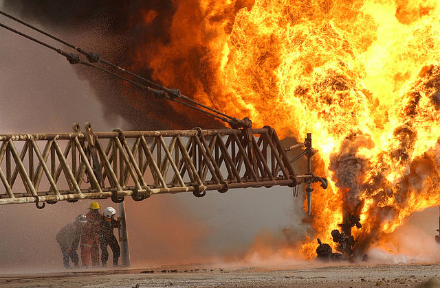 File:Fire at rumaila field.jpg