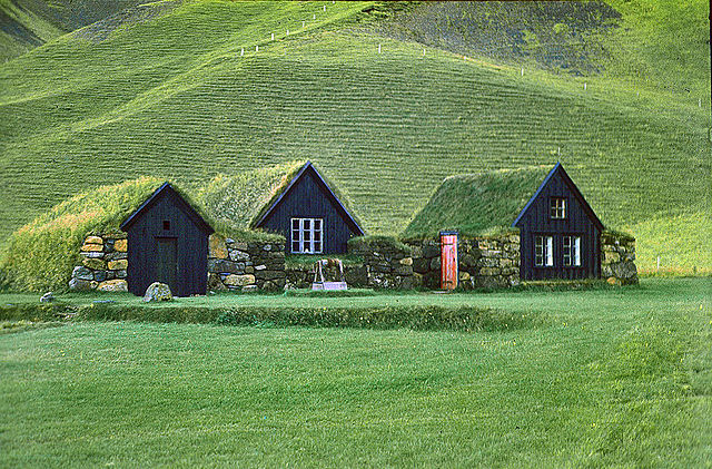 File:Grassodenh&auml;user.jpg