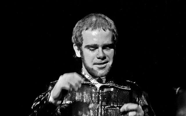 File:Elton John 1972 1603720019.jpg
