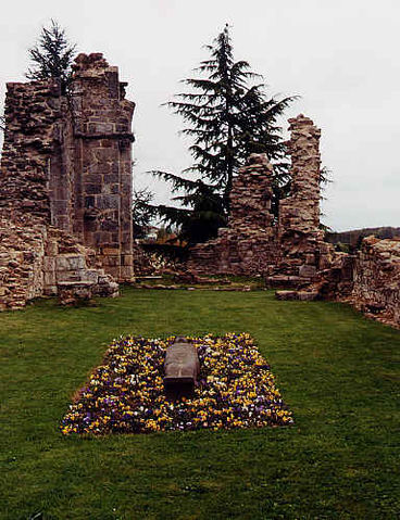 File:Gisant en m&eacute;moire de Richard Coeur de Lion &agrave; Ch&acirc;lus.jpg
