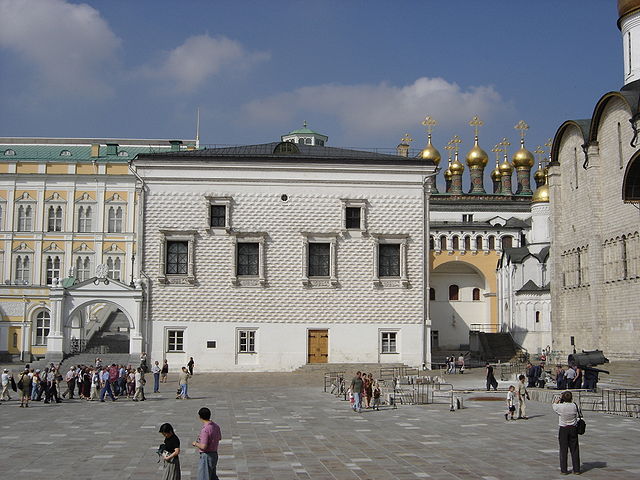 File:Palais &agrave; facettes.jpg