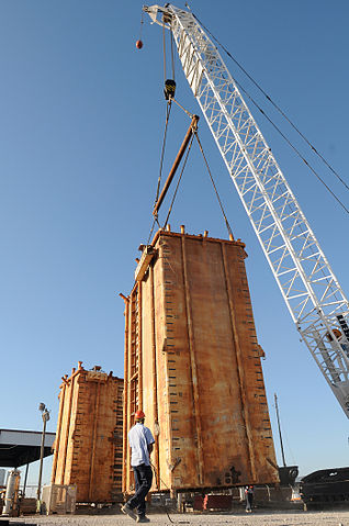 File:Oil containment chamber Port Fourchon LA 100426-G-8744K-021.jpg