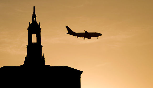 File:Plane passing Bank of America building in SJ.jpg