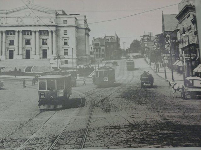 File:NewarkTrolleyCourthouse.jpg