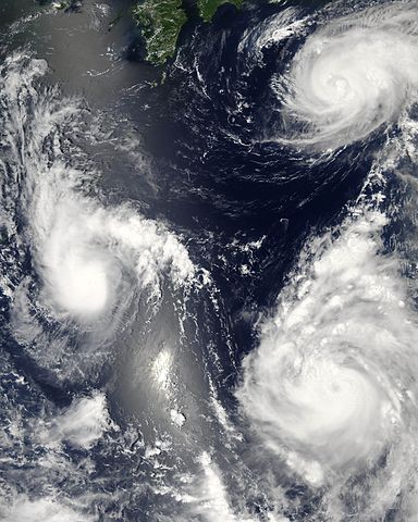 File:Typhoon saomai 060807.jpg