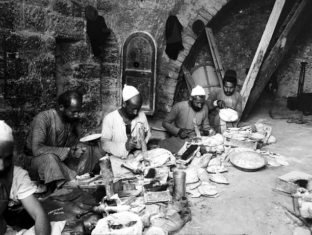 File:Workers in mother-of-pearl2.jpg