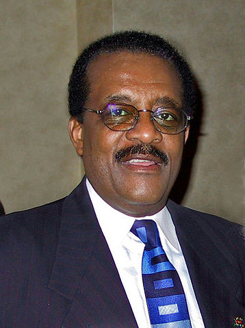 File:JohnnieCochran 2001.jpg