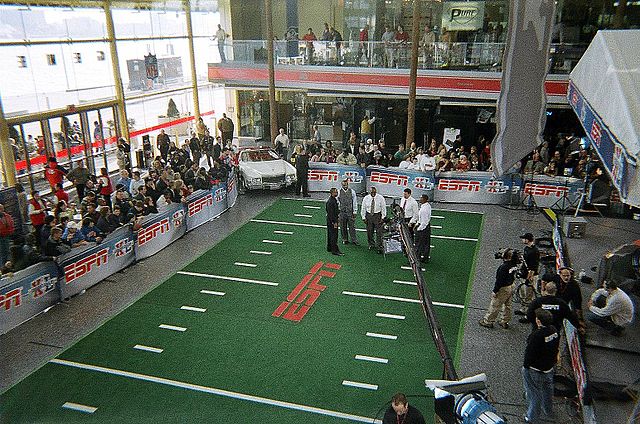 File:RenCenSuperBowlXLESPNset.jpg