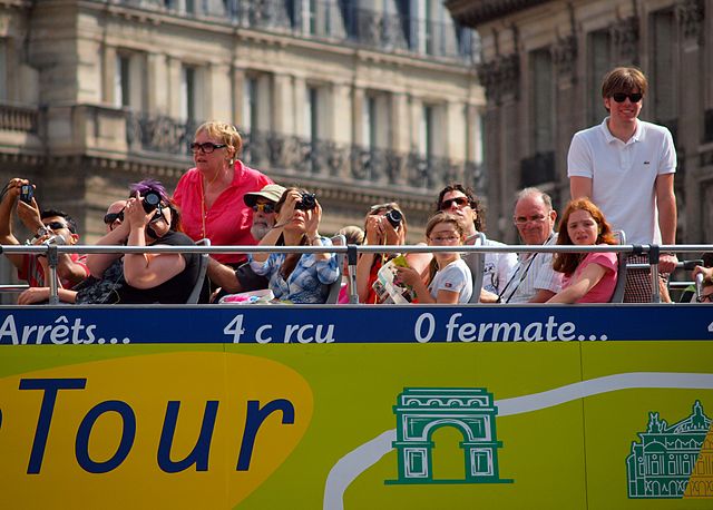 File:Paris tourists.jpg