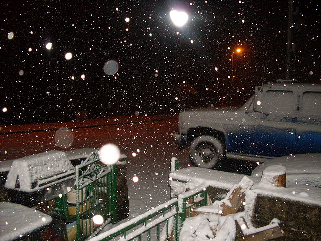 File:Snowfall in Pant Glas.jpg