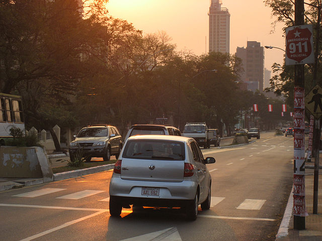 File:Avenida Mariscal L&oacute;pez de Asunci&oacute;n.jpg