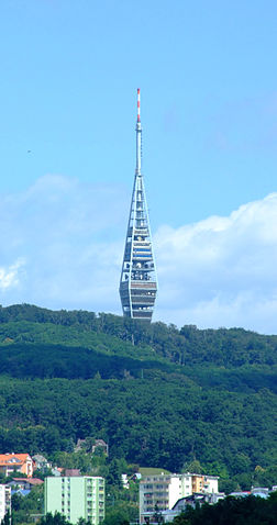 File:Bratislava, Star&eacute; Mesto, Slav&iacute;n, pohled na vys&iacute;lač Kamz&iacute;k.jpg