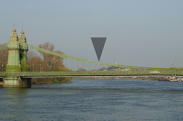 File:Boat Race Hammersmith Bridge.jpg