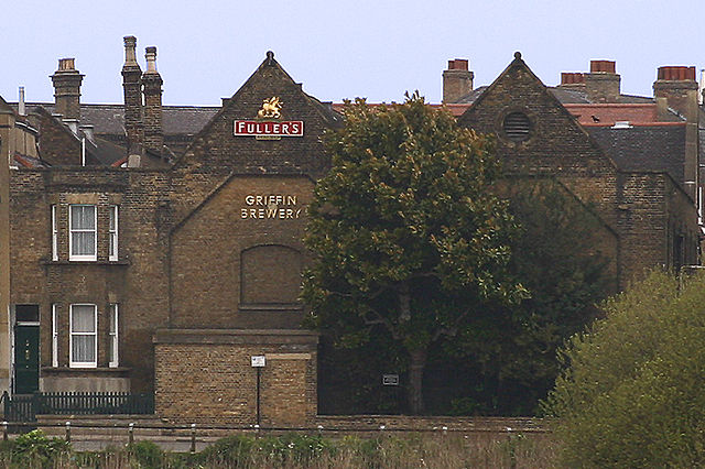 File:Boat Race Fullers Brewery.jpg