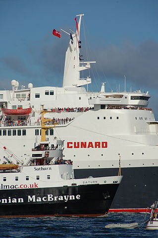 File:Queen Elizabeth 2 - IMO 6725418, Caledonian MacBrayne Saturn - IMO 7615490 (2919806828).jpg