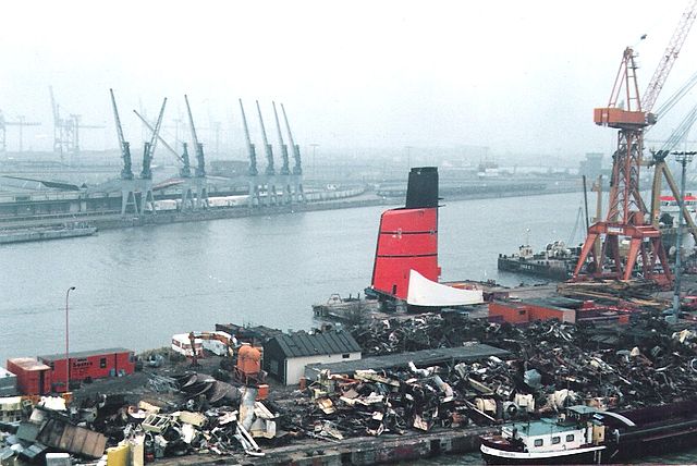 File:21-QE2 Re-engine.jpg