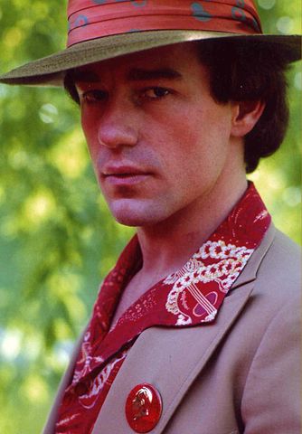 File:Phil as Chick-1-1.jpg