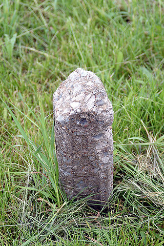 File:Rte66RightOfWayMarker.jpg