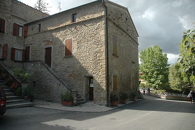 File:Casa Natale Benito Mussolini.jpg