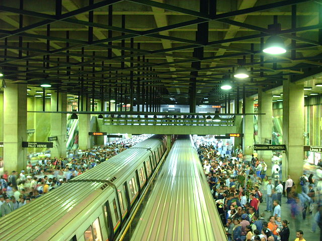 File:Nivel de los andenes (estación Plaza Venezuela, Caracas Metro).jpg