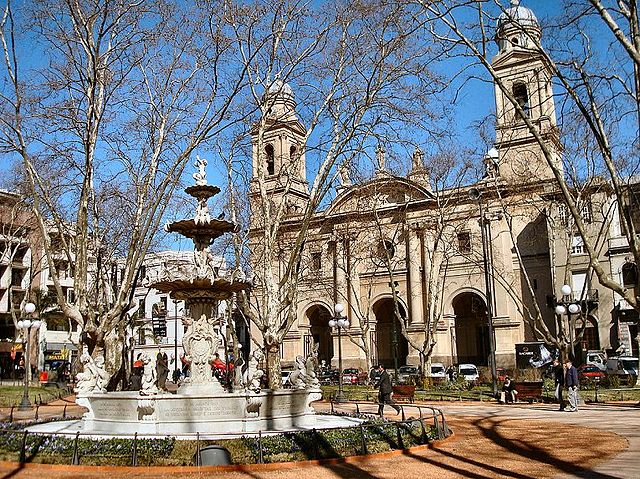 File:PlazaConstituci&oacute;n.jpg