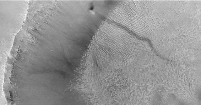 File:Dust.devil.mars.arp.750pix.jpg