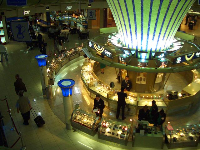 File:Abudabhi-airport-oct06.JPG
