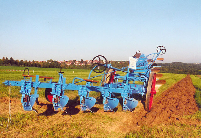 File:Hei&szlig;dampf-Kipppflug.jpg