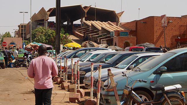 File:Rood Woko Ouagadougou 2013b.jpg