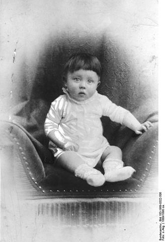 File:Bundesarchiv Bild 183-1989-0322-506, Adolf Hitler, Kinderbild.jpg