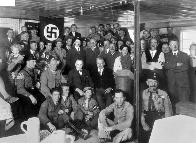 File:Bundesarchiv Bild 119-0289, München, Hitler bei Einweihung