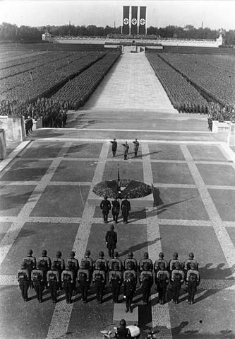 File:Bundesarchiv Bild 102-04062A, N&uuml;rnberg, Reichsparteitag, SA- und SS-Appell.jpg
