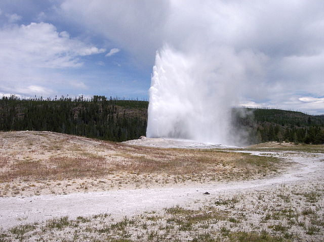 File:Old Faithful Geyser Yellowstone National Park.jpg