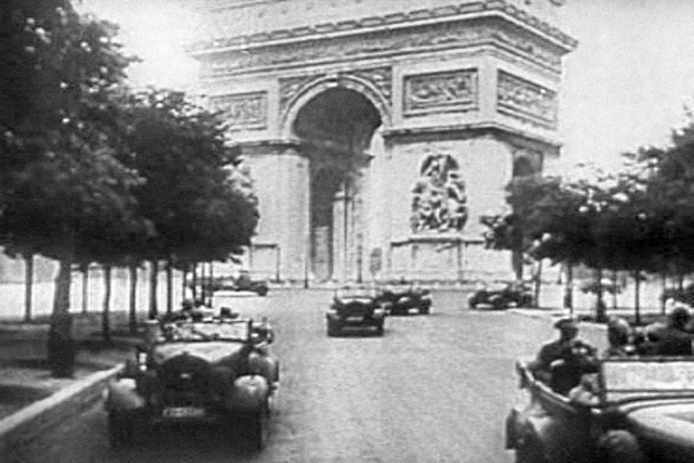 File:Nazi-parading-in-elysian-fields-paris-desert-1940.png