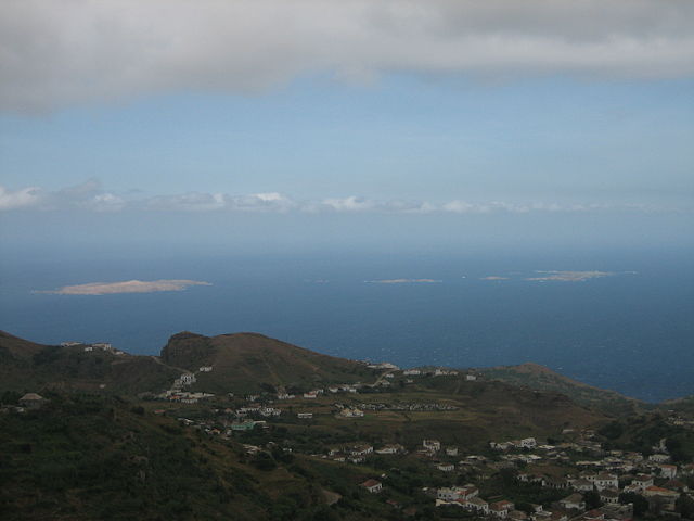 File:Ilh&eacute;us Secos.jpg
